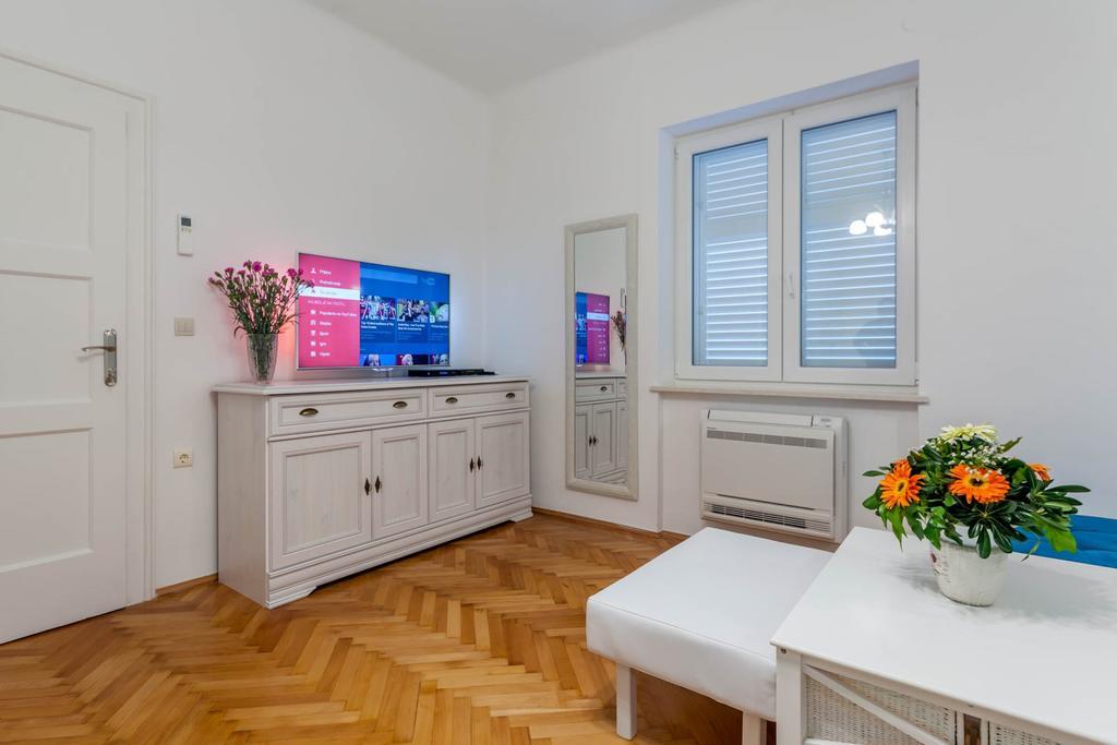 Chic Apartment In Center スプリト 部屋 写真